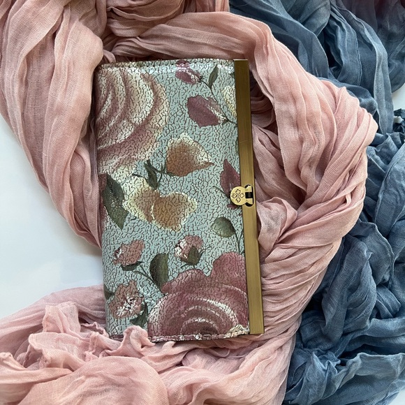 Patricia Nash Crackled Rose Garden Wallet - Picture 2 of 9